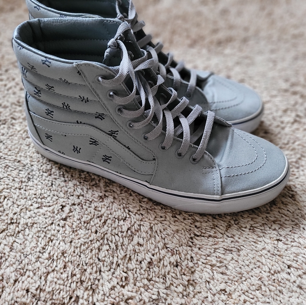 NY Yankees vans HI top